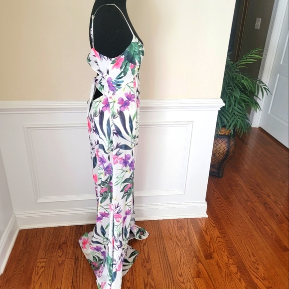 Guess Maxi Dress - Picture 7 of 14